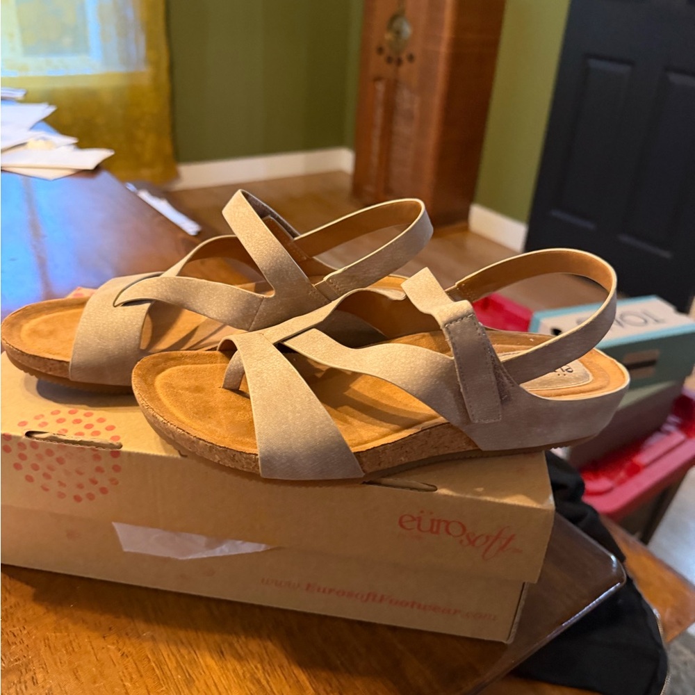 Eurosoft Women's Beige Sandals